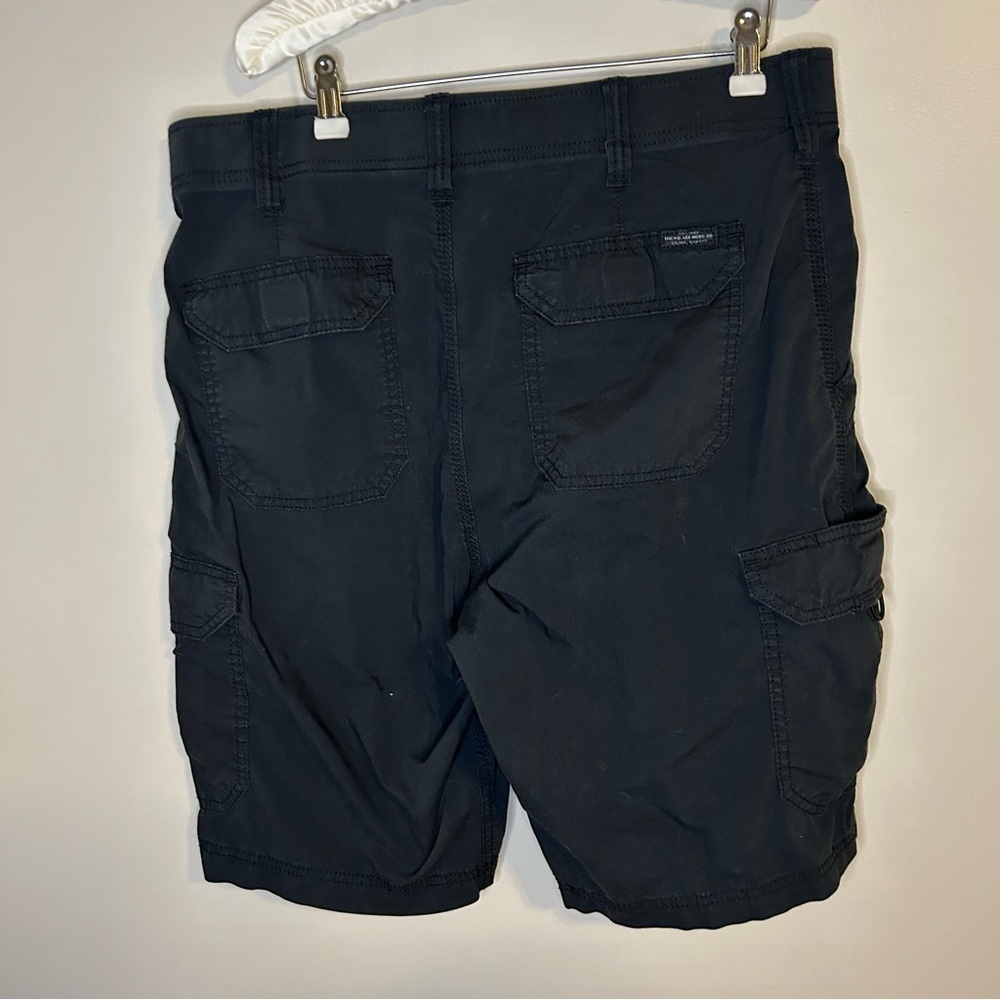 Lee Extreme Motion Men's Black Cargo Shorts Neutral Casual Classic 34 Summer - Picture 6 of 10